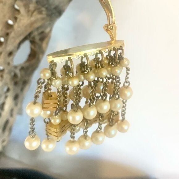 Vintage DAVID GRAU DAG Signed Faux Pearl Cascading Cluster Clip-on Earrings - Picture 5 of 5